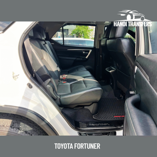 7-Seater Hanoi Car Rental (2)